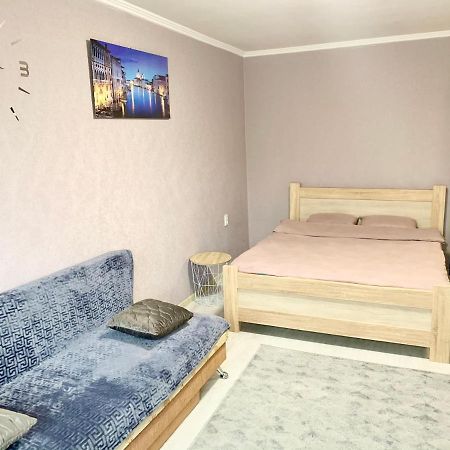 Апартаменты В Центре По Проспекту Победы Парковка Рядом Tjernihiv Exteriör bild