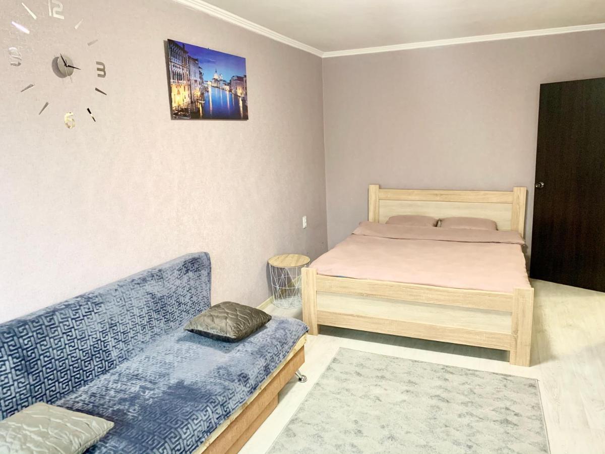 Апартаменты В Центре По Проспекту Победы Парковка Рядом Tjernihiv Exteriör bild