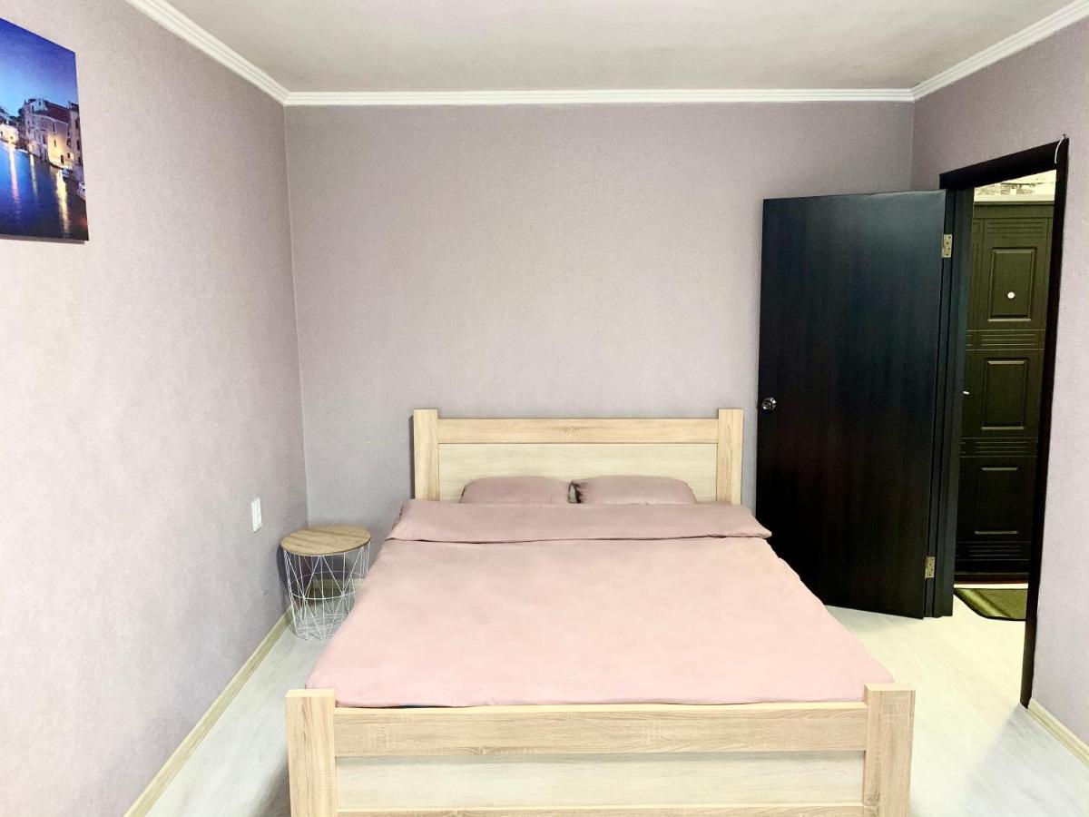 Апартаменты В Центре По Проспекту Победы Парковка Рядом Tjernihiv Exteriör bild