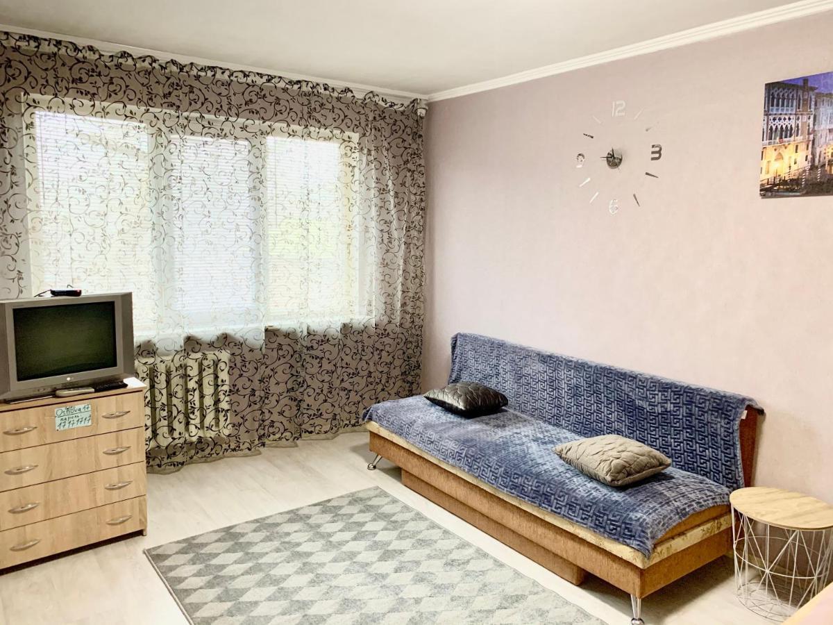 Апартаменты В Центре По Проспекту Победы Парковка Рядом Tjernihiv Exteriör bild